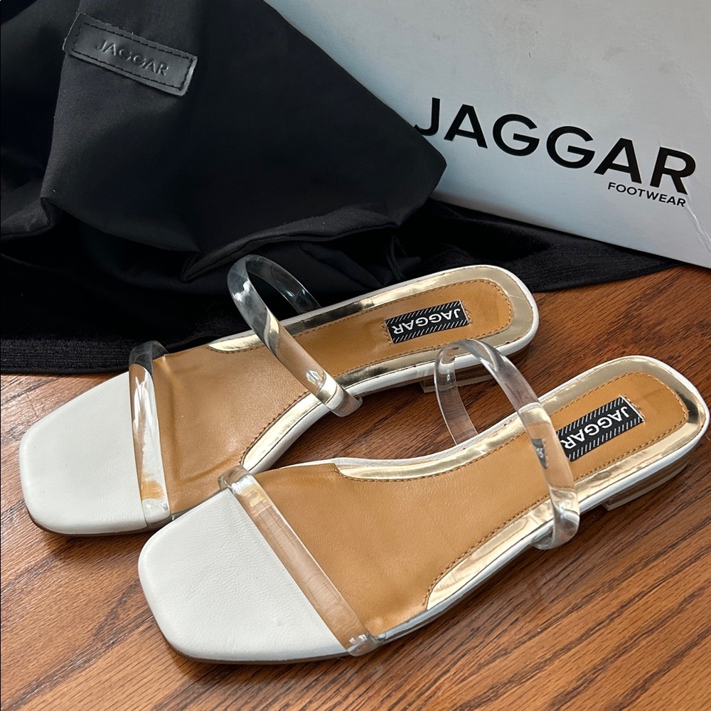 NWT JAGGAR SANDALS 6